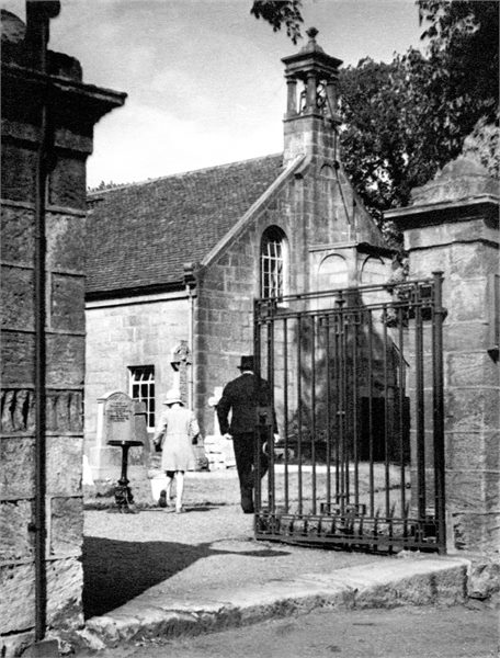 Carmunnock Church gates