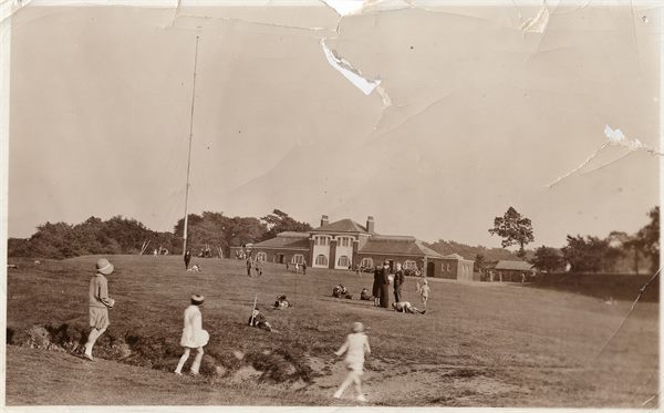 Cathkin Braes Teahouse and flagpole
