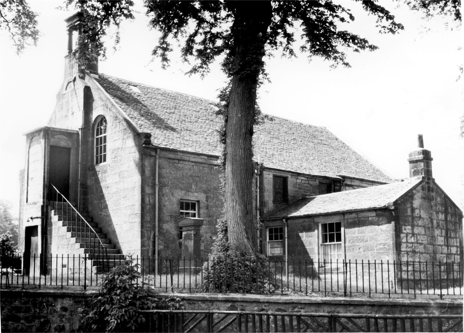 Carmunnock Church